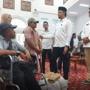 Pemko Bukittinggi Melalui Dinas Sosial Serahkan Bantuan Sembako Kepada 280 Penyandang Disabilitas