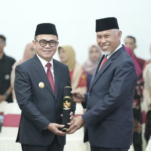 Hani Syopiar Rustam Dilantik Sebagai Pjs Wali Kota Bukittinggi