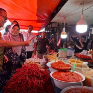Pjs Wako Hani Syopiar Rustam Tinjau Langsung Harga Bahan Pokok Di Pasar Bukittinggi