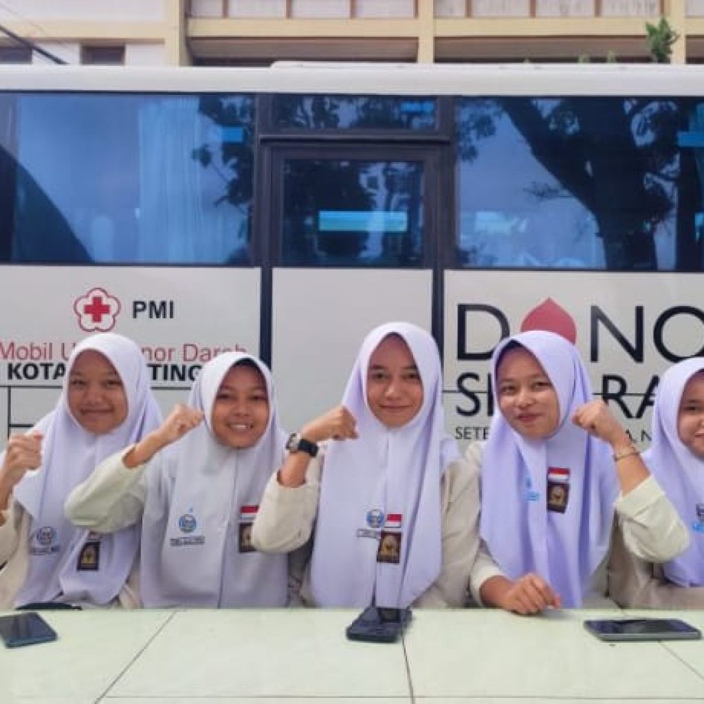 SMAN 1 Bukittinggi Gelar Donor Darah Rutin Melalui Mobil Unit Donor Darah PMI Kota Bukittinggi