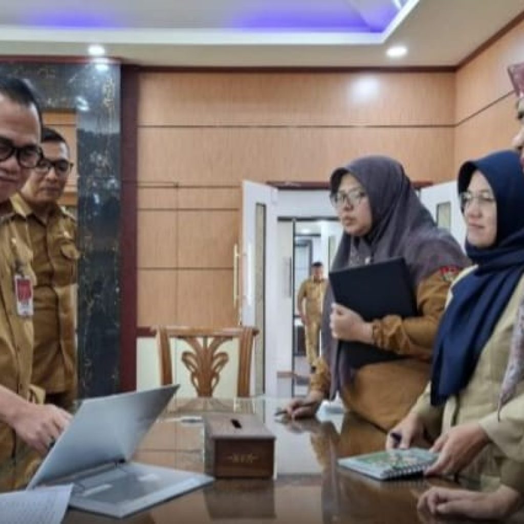 Percepatan Pengembangan Pariwisata Bukittinggi PJs Wali Kota Bukittinggi Gelar Rapat dengan Dinas Pariwisata