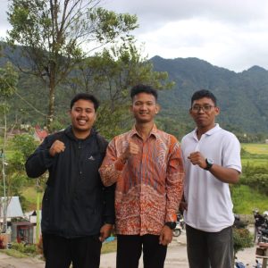 Kader HMI, KMTI, dan SEMMI Bukittinggi Bahas Dakwah Ekonomi di Warung Kopi