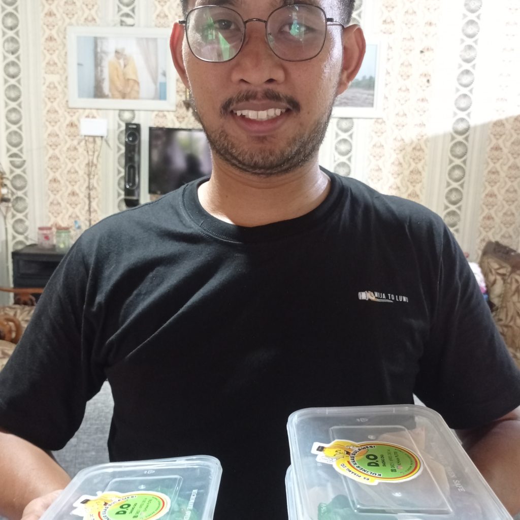 Es Pisang Ijo Daeng Ogi, Sensasi Manis Segar Yang Menggoda Di Jalan Rasuna Said.