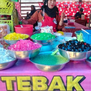 Es Tebak Legendaris Met Markani, Ikon Kuliner Minangkabau Yang Dicintai Perantau.