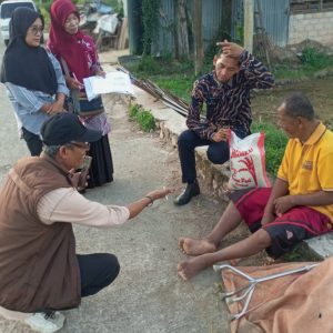 Jum’at Berkah, Bebek Ngalau Dan Guci Swalayan Bantu 100 KK di Lamposi Tigo Nagari.