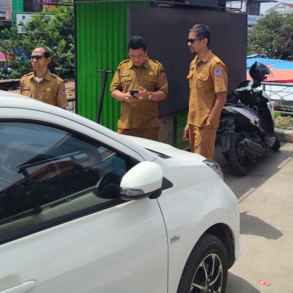 Firman Hady Tegas, Billboard Tanpa Izin Di Pasar Ibuh Harus Dibongkar.