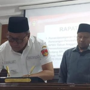 Penandatanganan KUPA-PPAS Perubahan 2025 dan RPJMD 2025-2029 Antara Pemerintahan dan DPRD Bukittinggi 
