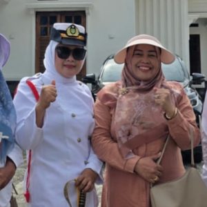 Semarak HUT RI ke-80 di Koto Panjang Payobasuang, Wakil Ketua DPRD Payakumbuh Hurisna Jamhur Lepas Pawai Kemerdekaan.