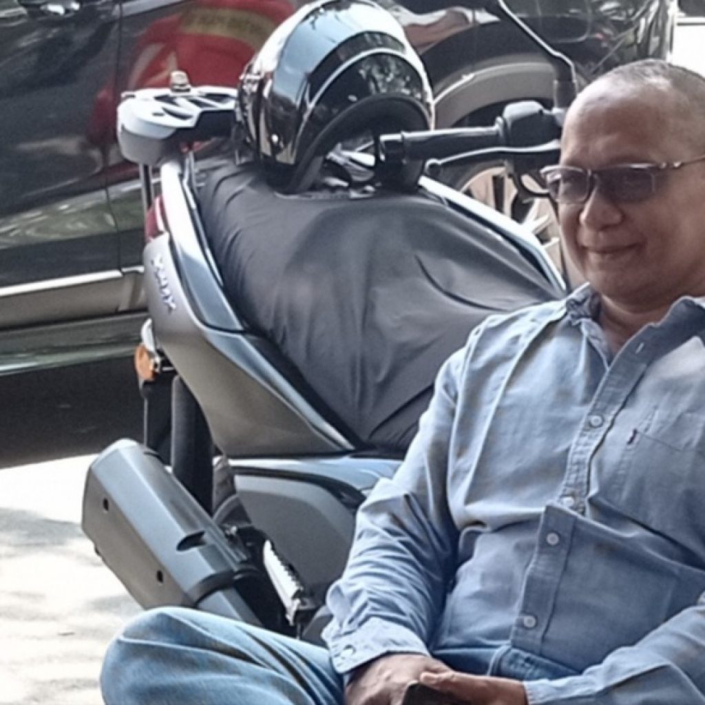 Peduli Warga, Nasmi Turun Langsung Bantu Pedagang Terdampak Kebakaran Pasar.