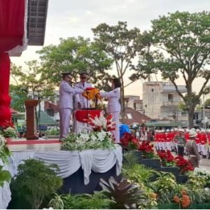Upacara Penurunan Bendera Pusaka Merah Putih HUT ke-80 RI di Bukittinggi Dipimpin Langsung Wawako Ibnu Asis 