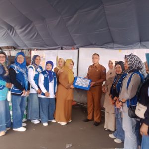 Peduli Kebakaran, DPC IWAPI Kota Payakumbuh Berikan Bantuan Buat Pedagang