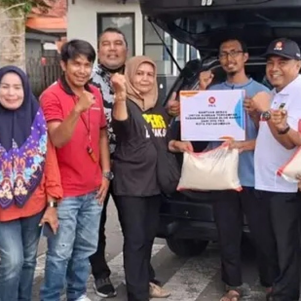 PKS Payakumbuh Peduli, Salurkan Bantuan Beras untuk Korban Kebakaran Pasar.