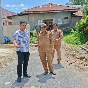 Ketua Komisi C DPRD Payakumbuh, Fitrayanto, Respon Cepat Tinjau Lokasi Banjir di Perumahan Payolansek Indah.