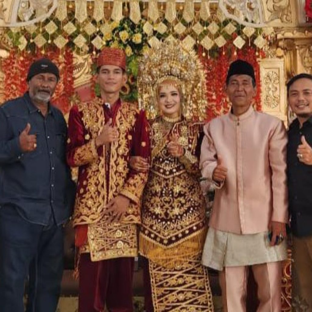 Ketua DPRD dan Komisi C Payakumbuh Hadiri Resepsi Pernikahan Jurnalis M. Farhan Faridho di Tanah Datar.