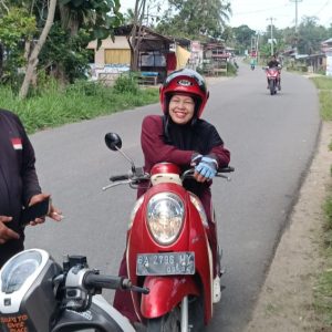 Wujud Kepedulian, Wakil Ketua DPRD Hurisna Jamhur Payakumbuh,Biayai 30 Unit Lampu Jalan dari Dana Pribadi.