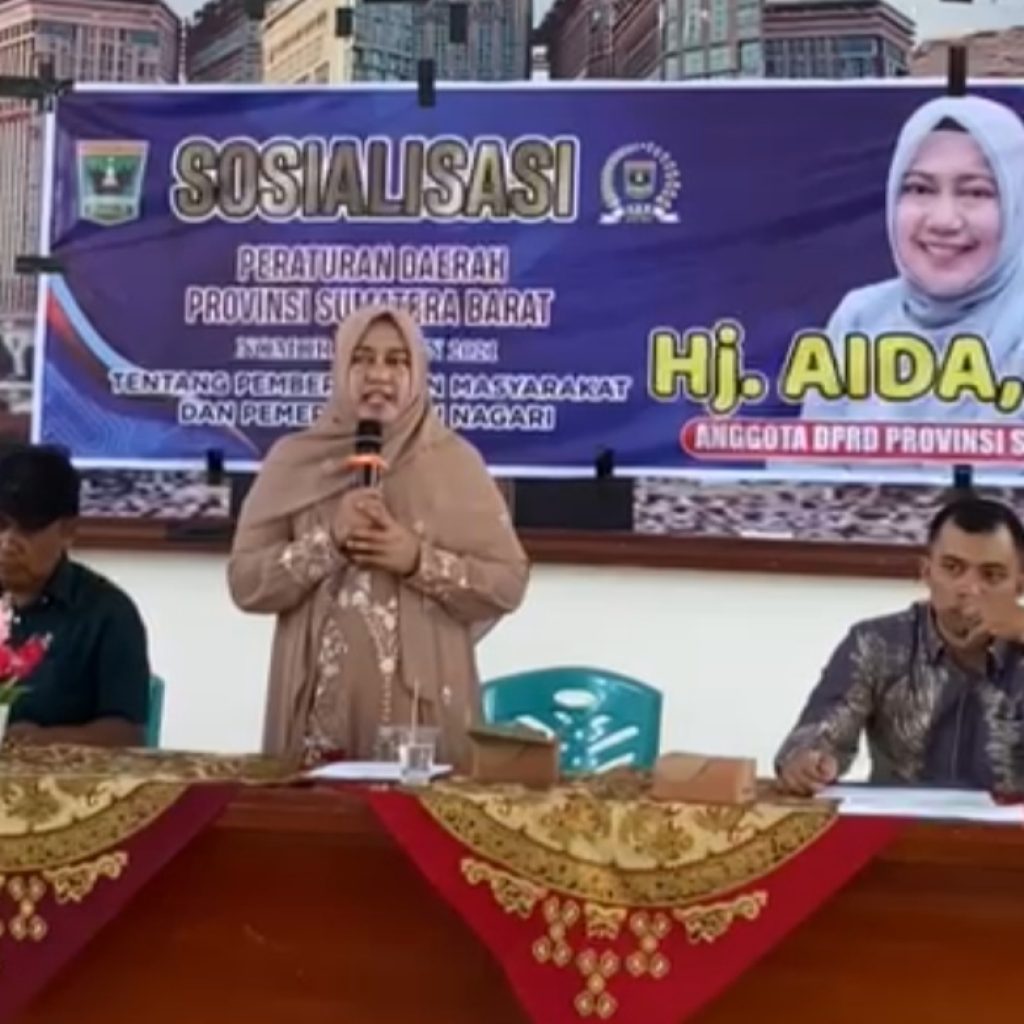 Hj. Aida Sosialisasikan Perda Pemberdayaan Masyarakat dan Pemerintahan Nagari di Limapuluh Kota.