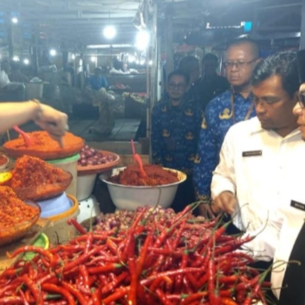 TPID Monitoring  Kenaikan Harga Cabe Merah lokal di Pasar Bawah Bukittinggi
