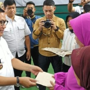 Wako Ramlan Serahkan 3581 KPM Terima BLTS Kesra 2025