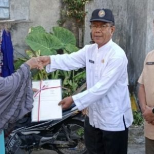 Pemko Bukittinggi dan BPN Serahkan Sertifikat Tanah Pengganti Kepada Korban Kebakaran