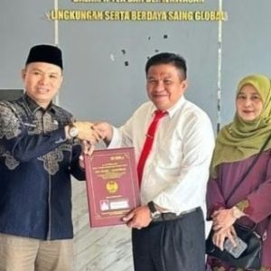 Sekda Bukittinggi Hadiri Gerakan Ayah Mengambil Rapor Anak