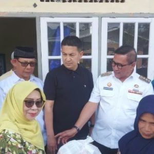 Pemko Bukittinggi Bersama Anggota DPRD Provinsi Bantu Warga Korban Banjir di Jorong Uba Tilatang Kamang