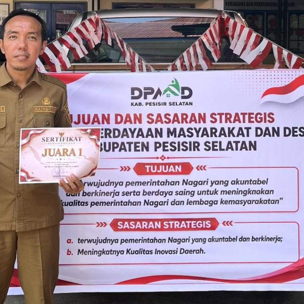 Mar Alamsyah Raih Juara 1 Lomba Busana Produk Lokal dan Berpantun