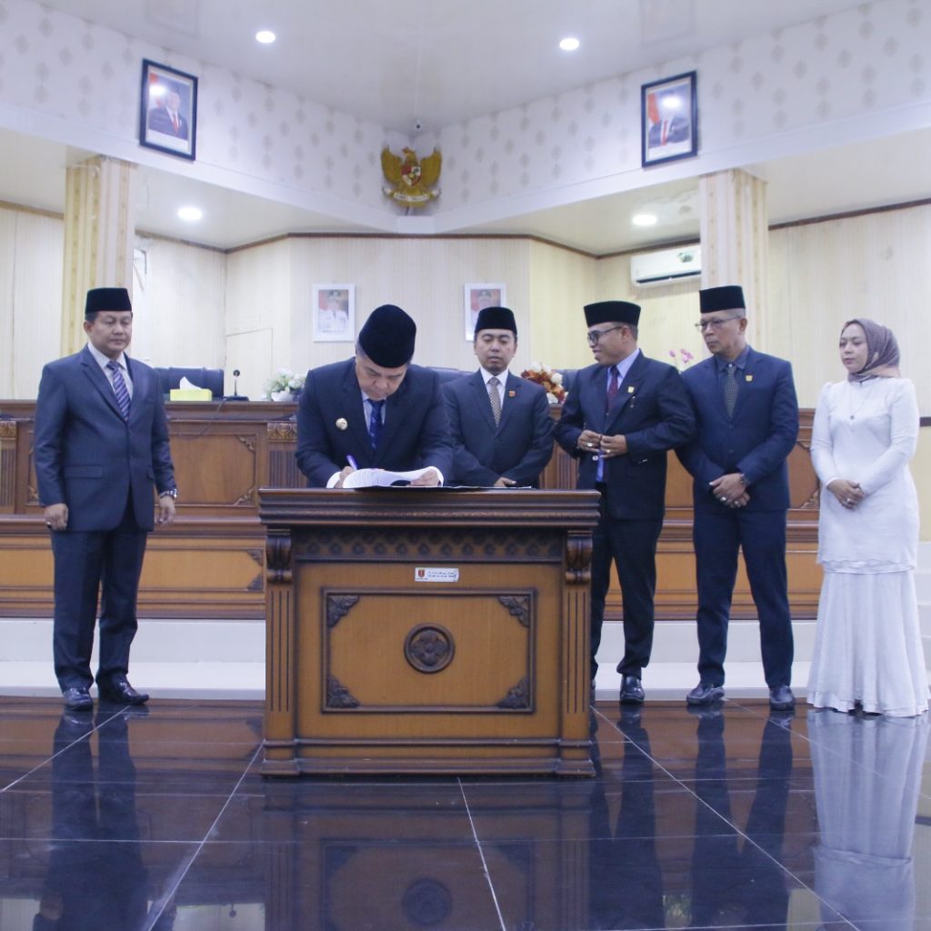 DPRD Agam dan Pemda Tandatangani Nota Kesepakatan KUA-PPAS APBD Tahun 2027