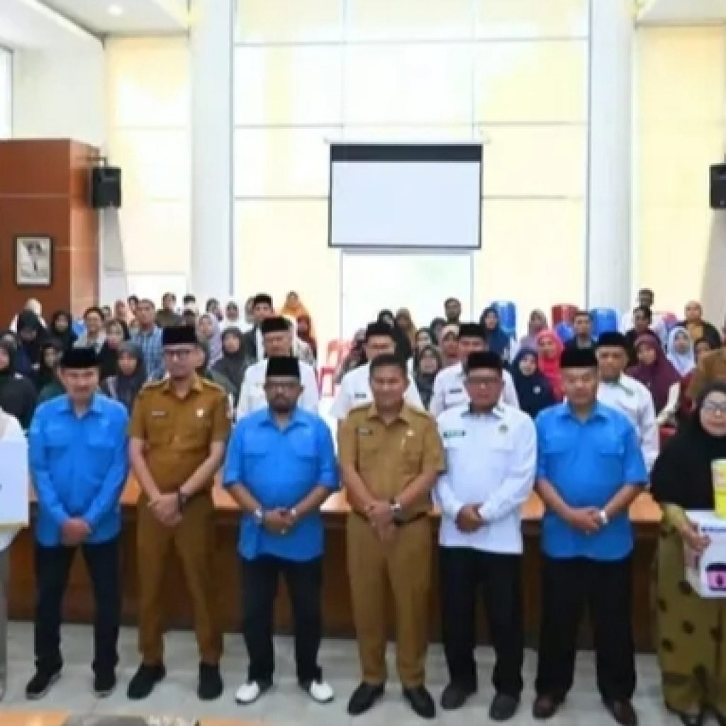 Pemko Bukittinggi Bersama Baznas dan Kemenag Salurkan Zakat Program Unggulan dan Infak Bencana NTT