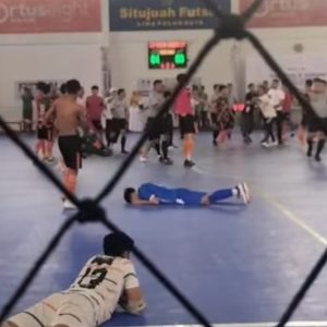 Miris! Final Futsal Porprov Sumbar Ricuh, Pemain Saling Hantam di Depan Kepala Daerah.