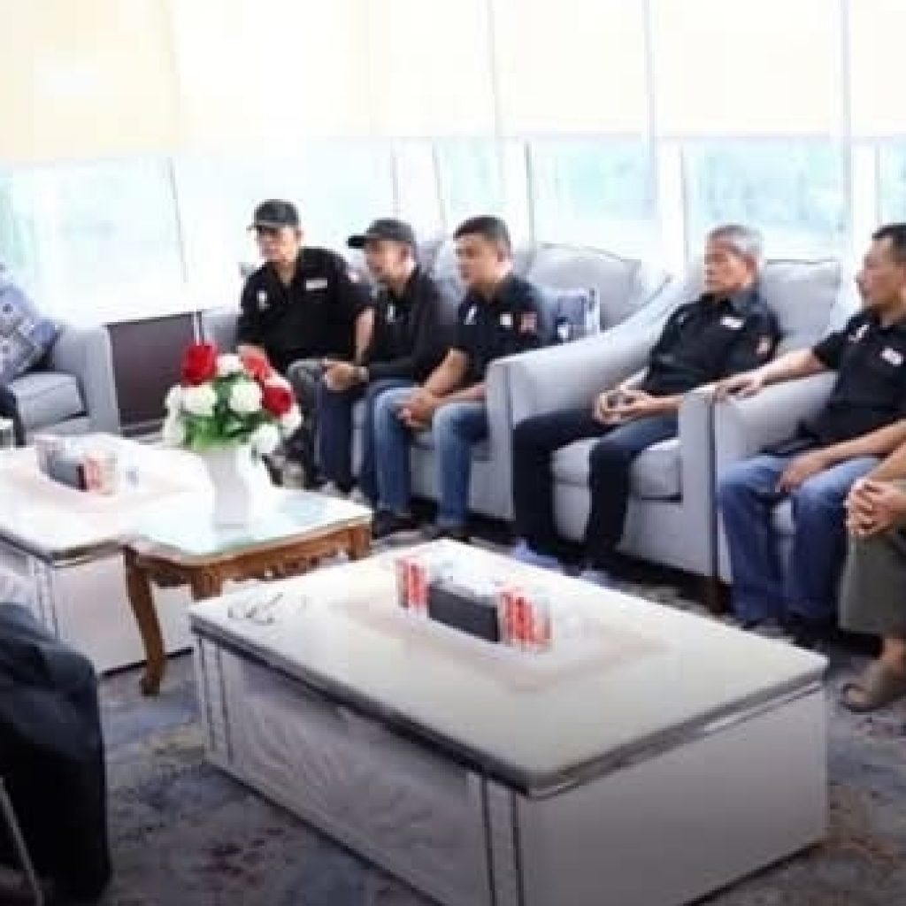 Dilepas Wawako dari Balaikota  Jeep Club Bawa Nama Bukittinggi